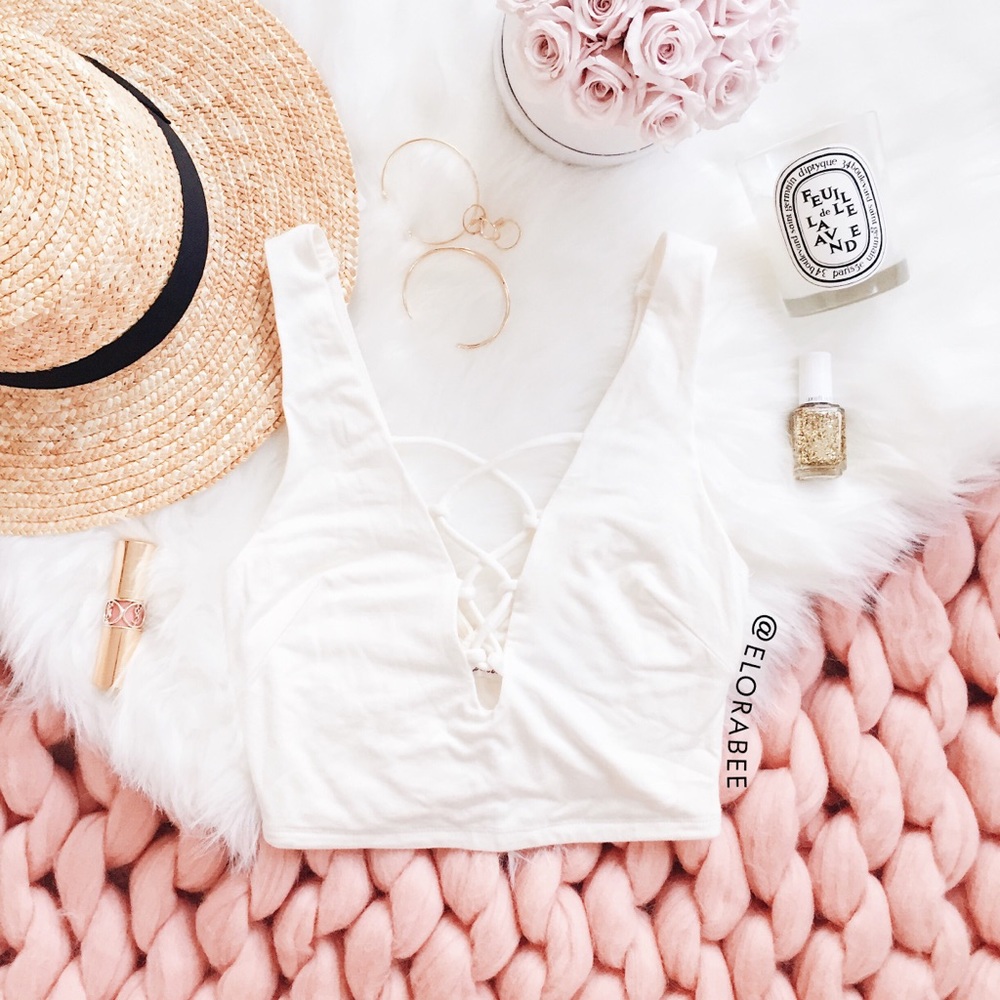 🌸5 for $20🌸 White Criss-Cross Crop Top - Picture 2 of 6
